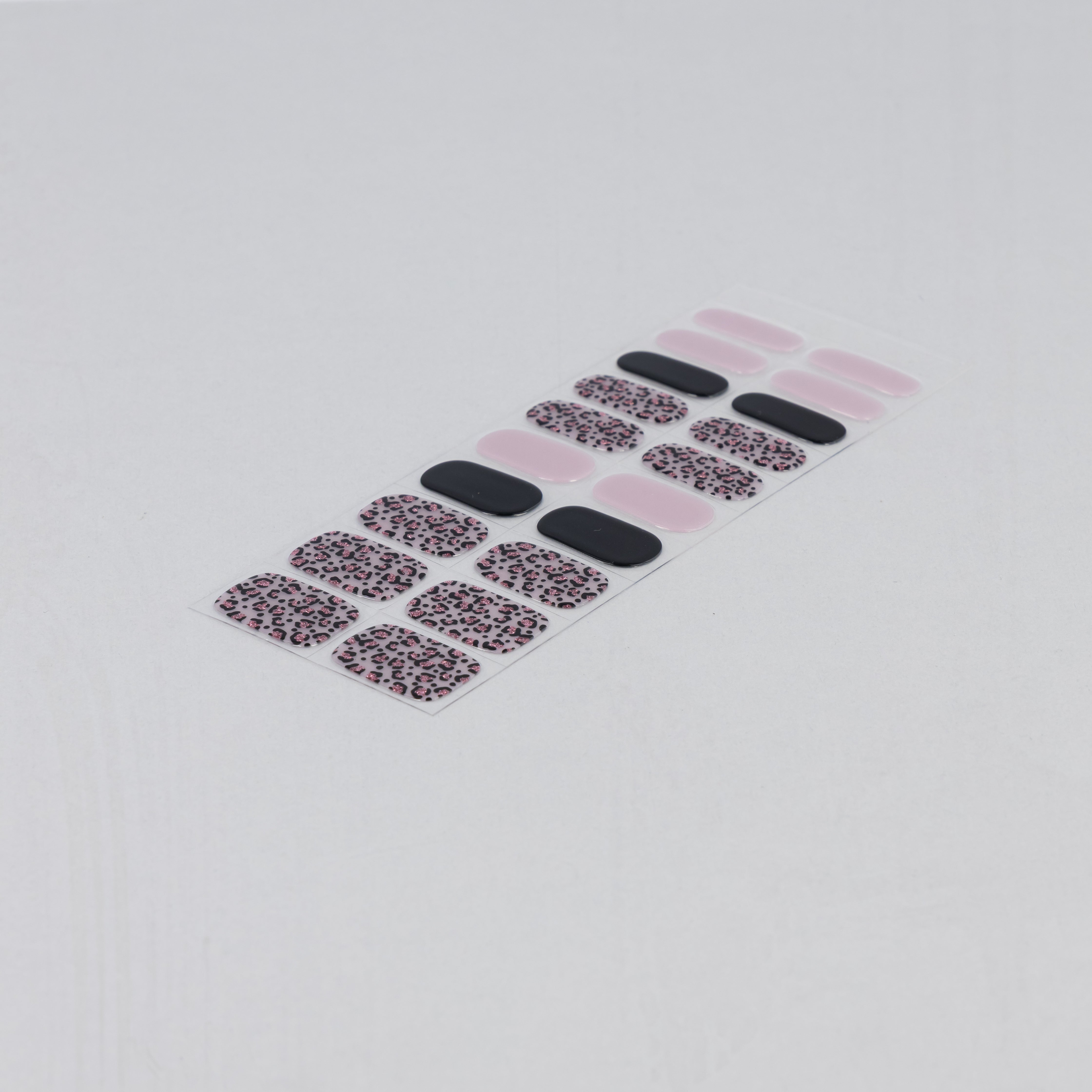 Pretty Wild Semi-cured UV Gel Fingernail wraps